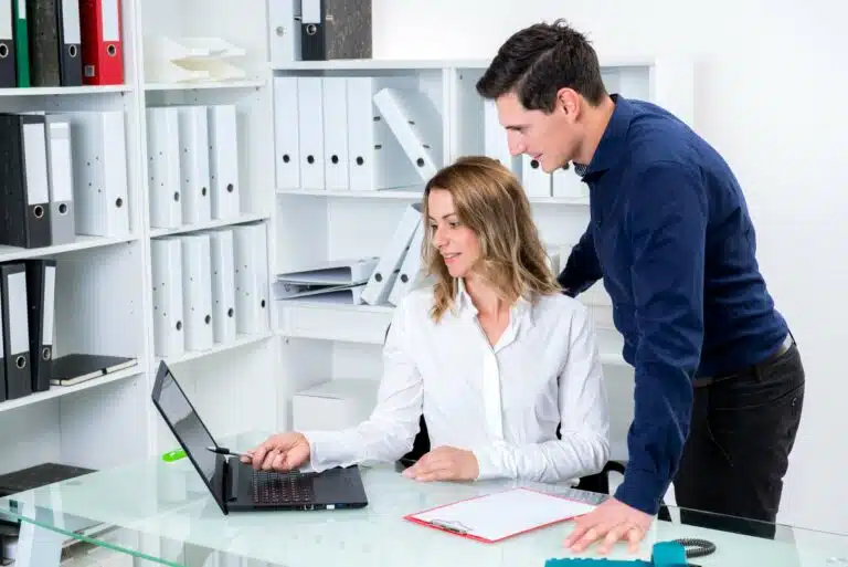Doors Center job Secrétaire Administratif et Comptable